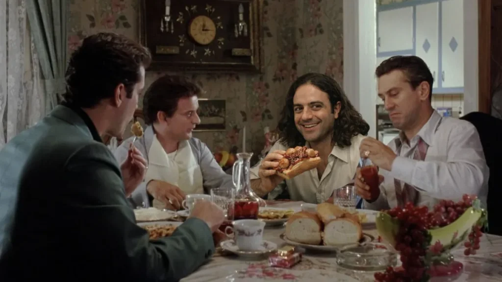 Marco Giancane en Goodfellas comiendo un bocadillo con albondigas