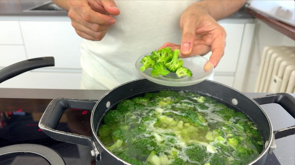 hervir brocoli reservar cimas bonitas