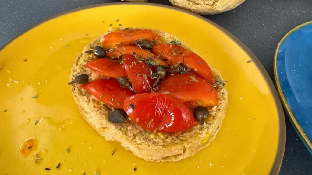 frisa con tomates