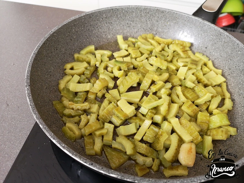 melon amargo salteado
