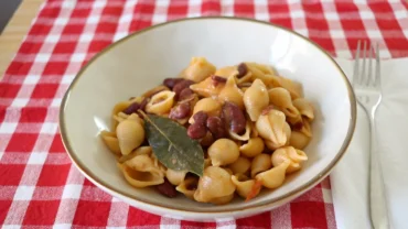pasta con frijoles italiana