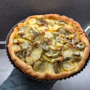 Quiche de patatas alcachofas cremosa crujiente