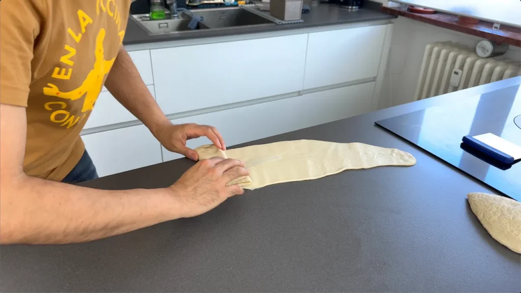 doblar masa hacer pliegas para leudar pan