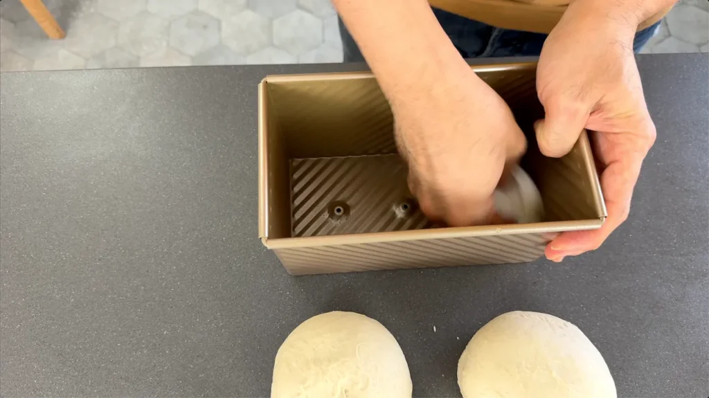 untar molde pan aceite