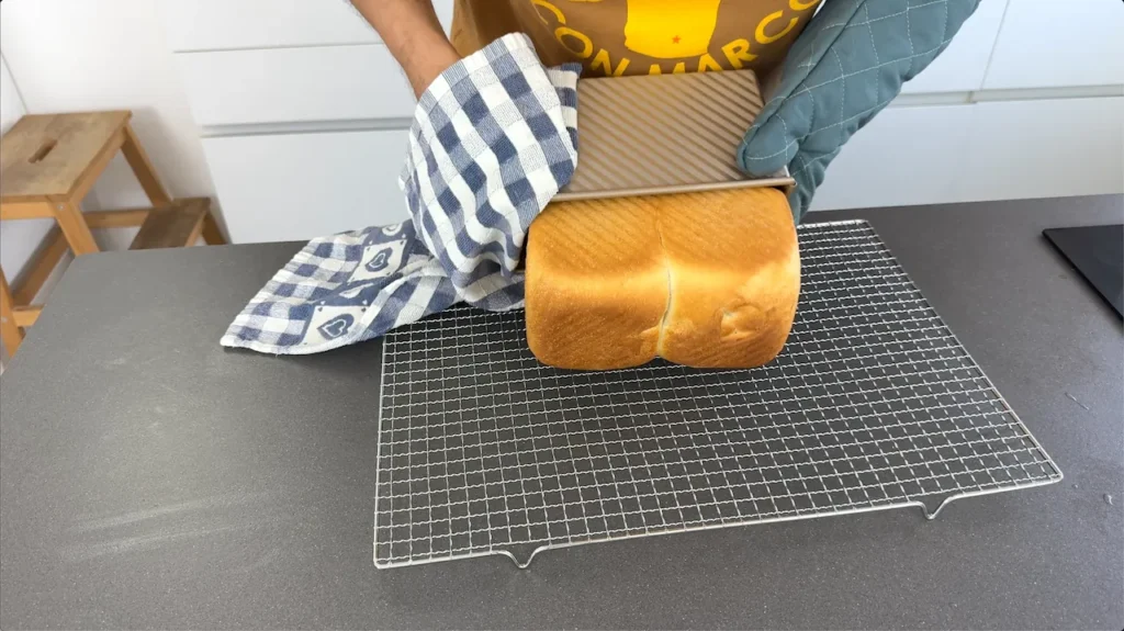 Sacar pan molde después cocción