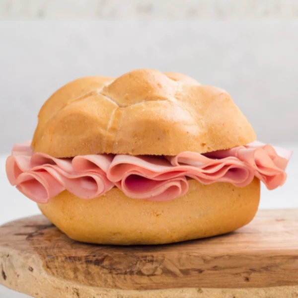 Bocadillo con mortadella clásico italiano