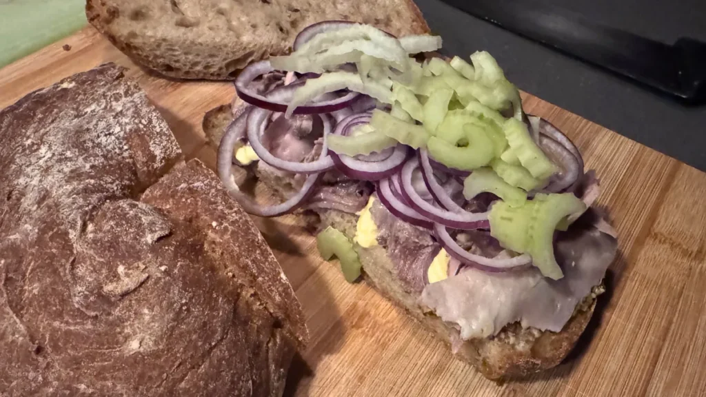 añadir verduras al bocadillo de carne de caldo