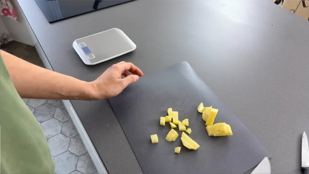 Patata cortada en cubitos