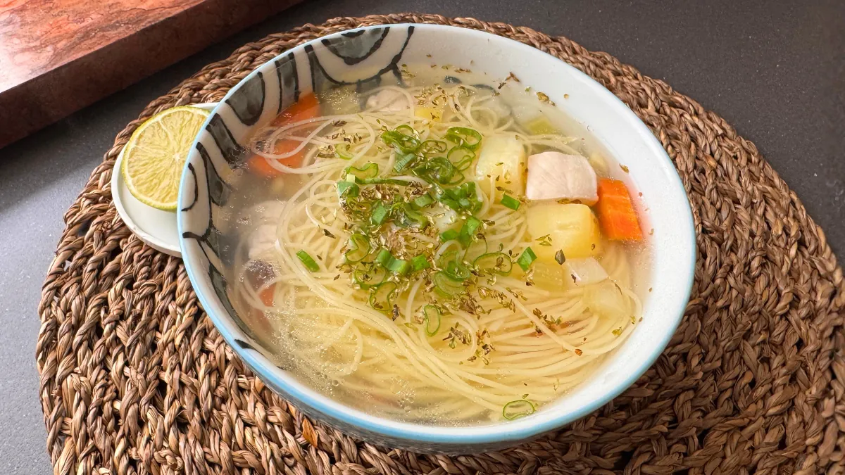 Sopa de pollo peruana receta casera tradicional