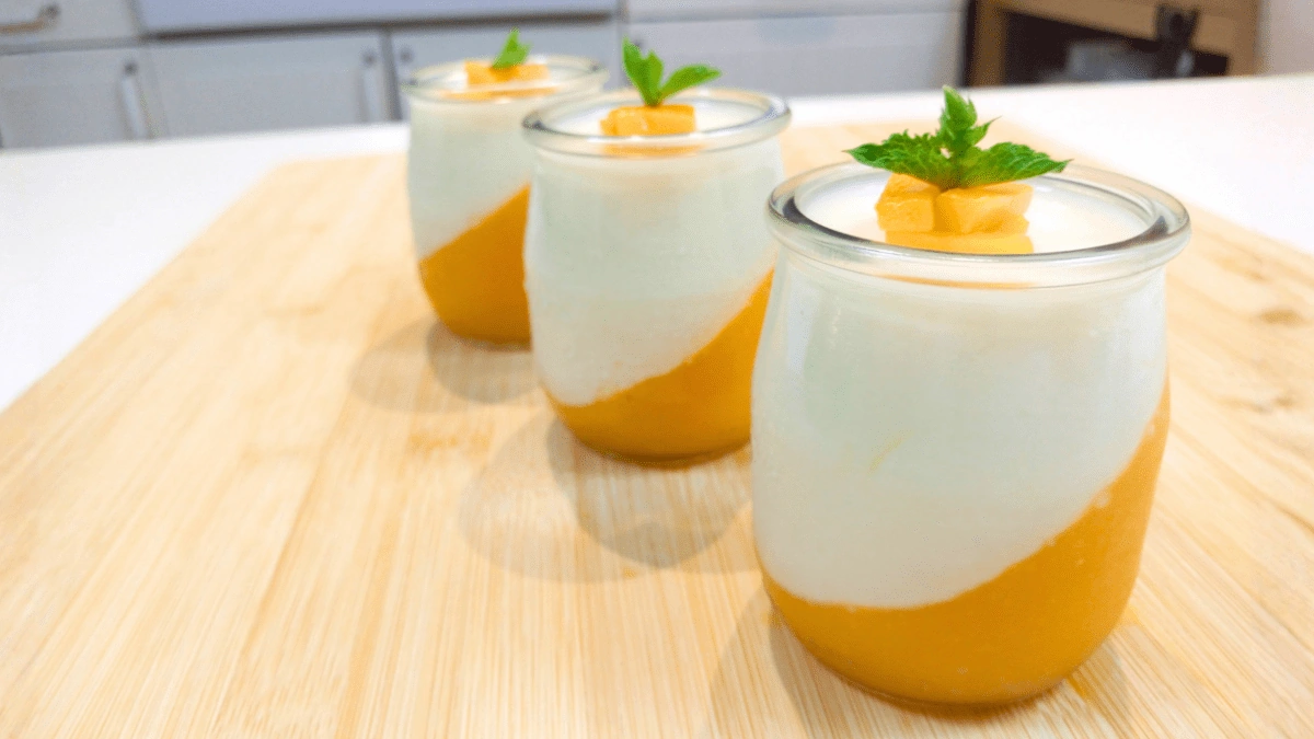 Panna cotta de mango y maracuyá