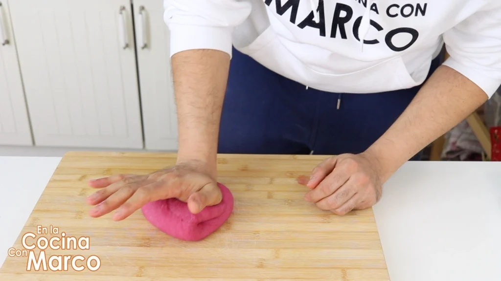 amasar pan para hamburguesas rosadas