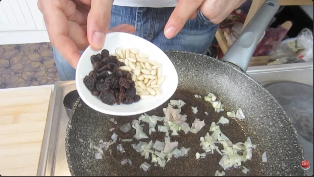 cebolla piñones y pasas