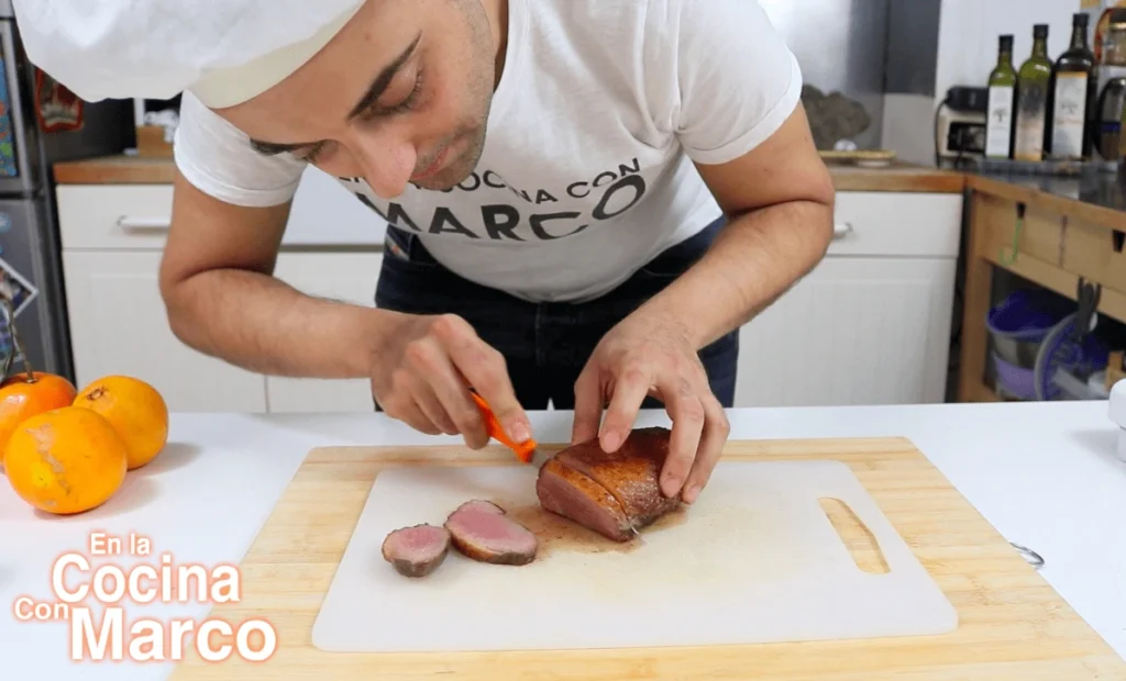 cortar pato en lonchas de aproximadamente un centimetro