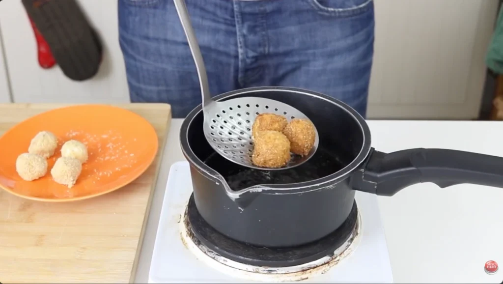 freír mozzarella in carrozza
