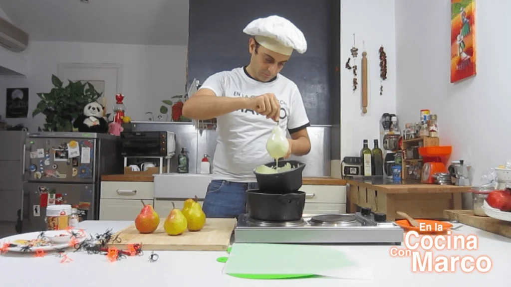 peras en chocolate blanco hundido