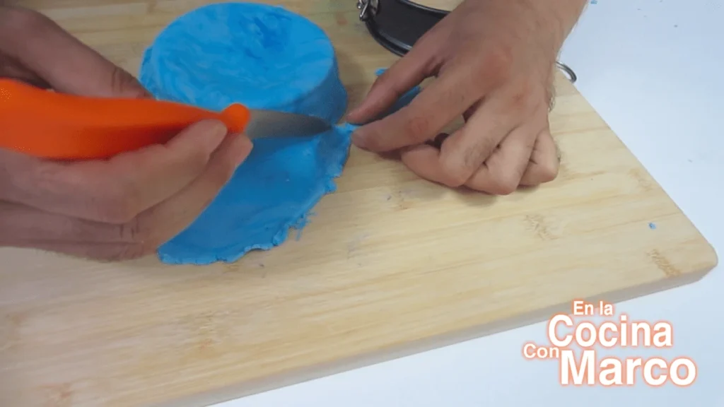 quitar exceso de pasta de azúcar