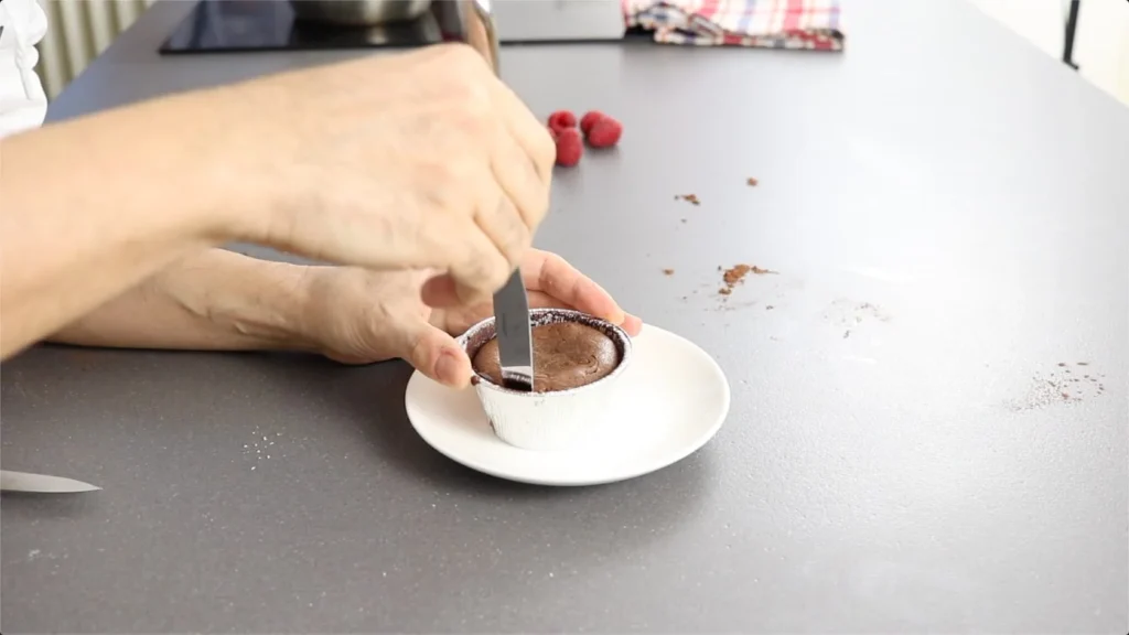 desmoldar postre volcan de chocolate del molde