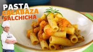 Pasta con calabaza y salchicha