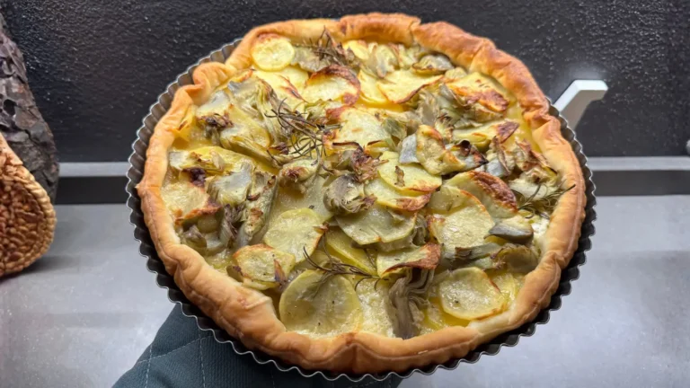Quiche de patatas y alcachofas cremosa y crujiente