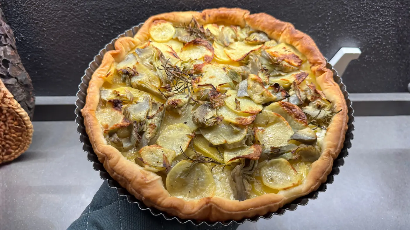Quiche de patatas y alcachofas cremosa y crujiente