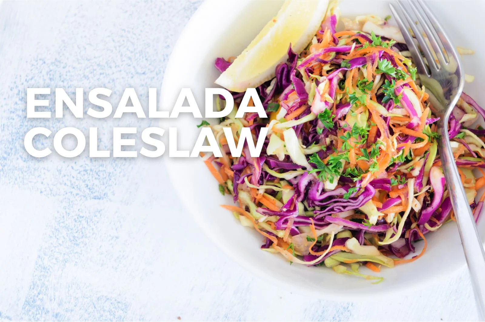 Ensalada coleslaw de col y zanahoria fácil y cremosa