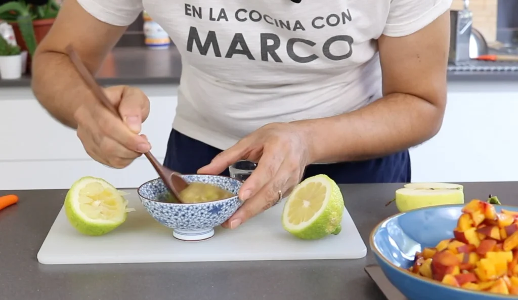 mezclar manzana y limón