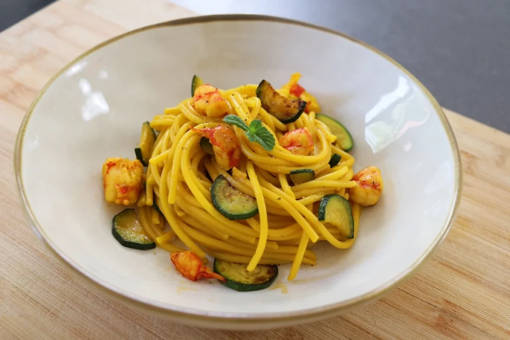 pasta con gambas y calabacín