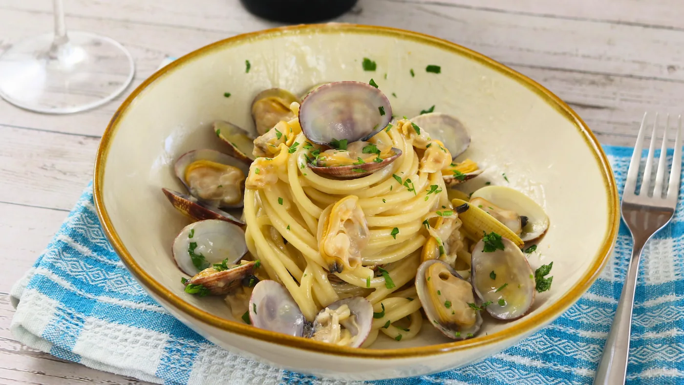 Espaguetis con almejas | Receta italiana tradicional