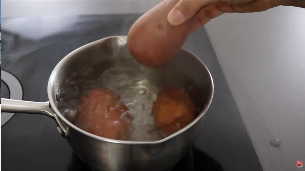 hervir las patatas con su cascara