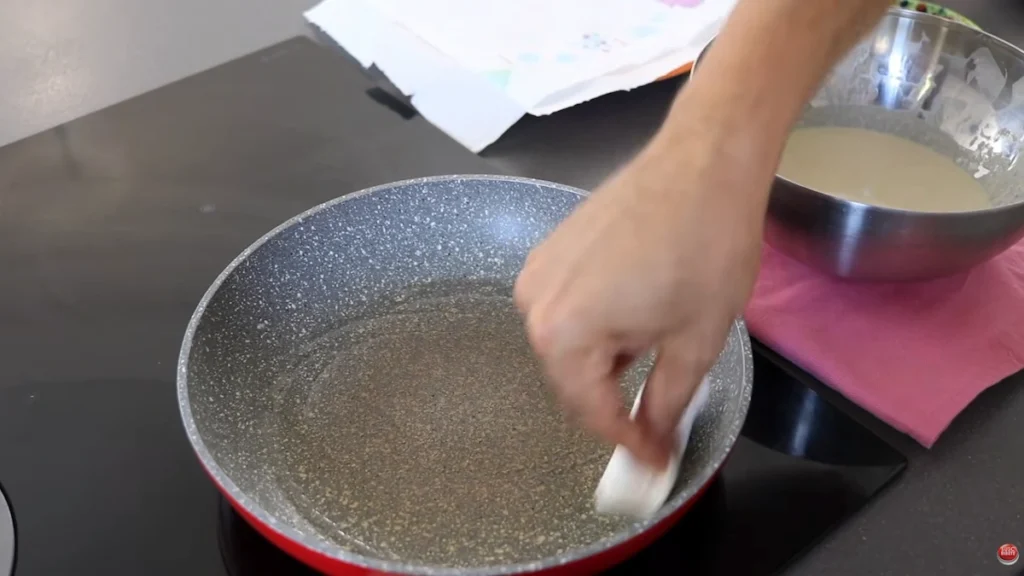 untar sartén con aceite