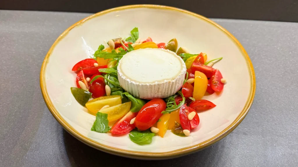 ensalada con queso de cabra bûche de chèvre