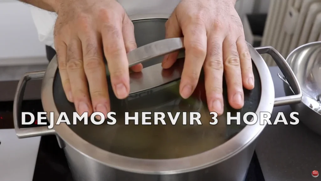 tapamos el caldo y dejamos hervir
